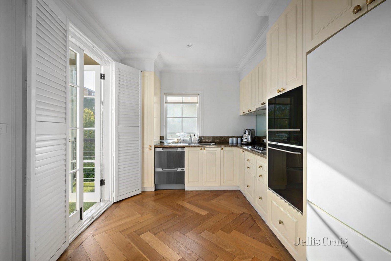 26/380 Toorak Rd, South Yarra image 3