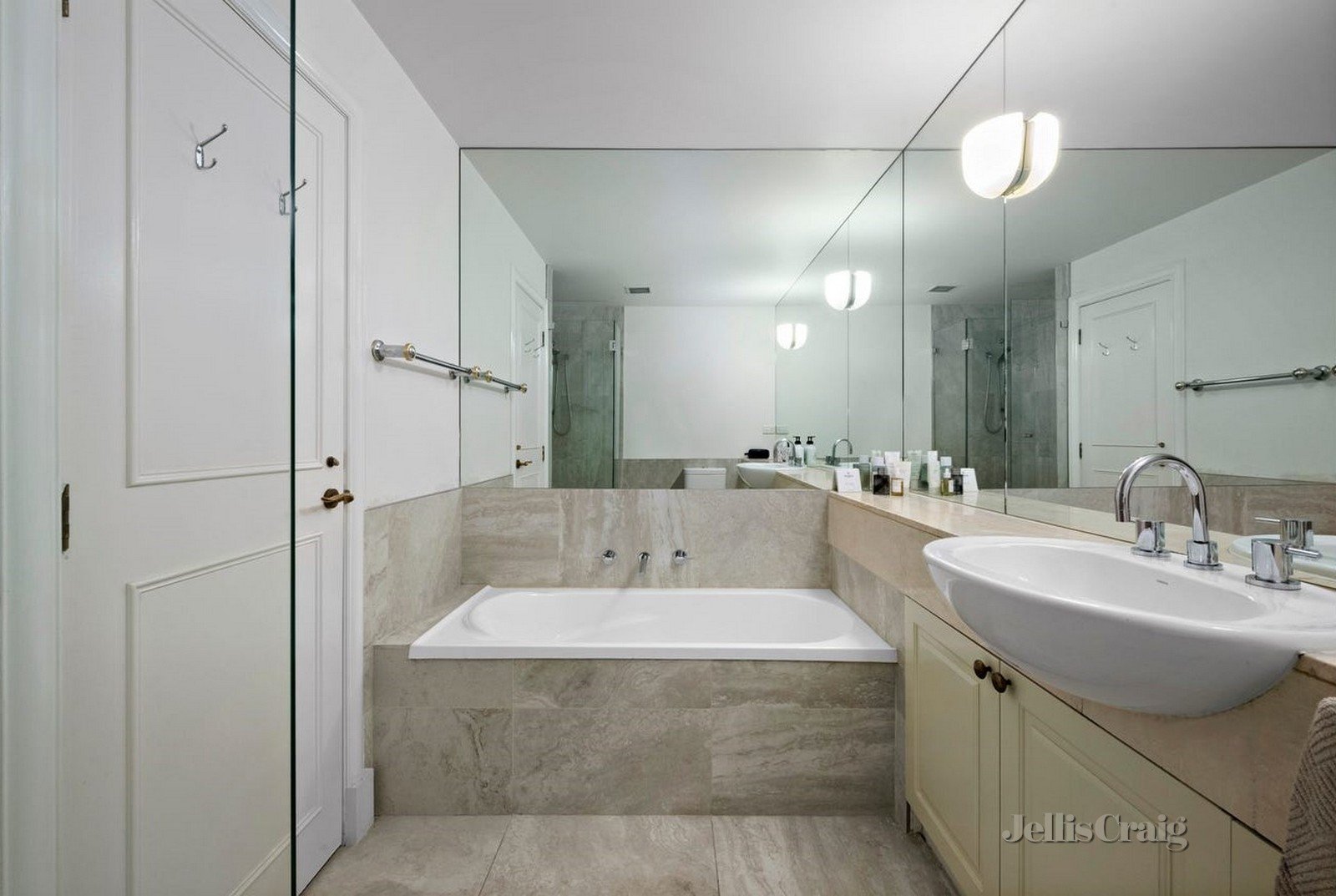 26/380 Toorak Rd, South Yarra image 6