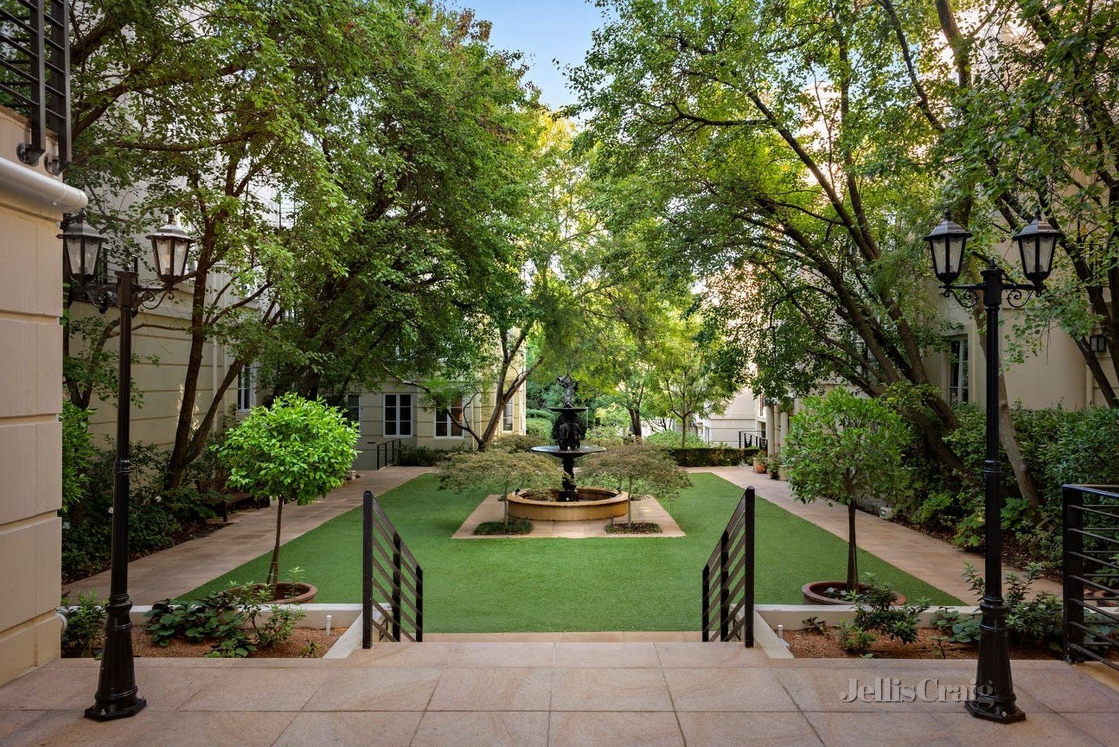 26/380 Toorak Rd, South Yarra image 8