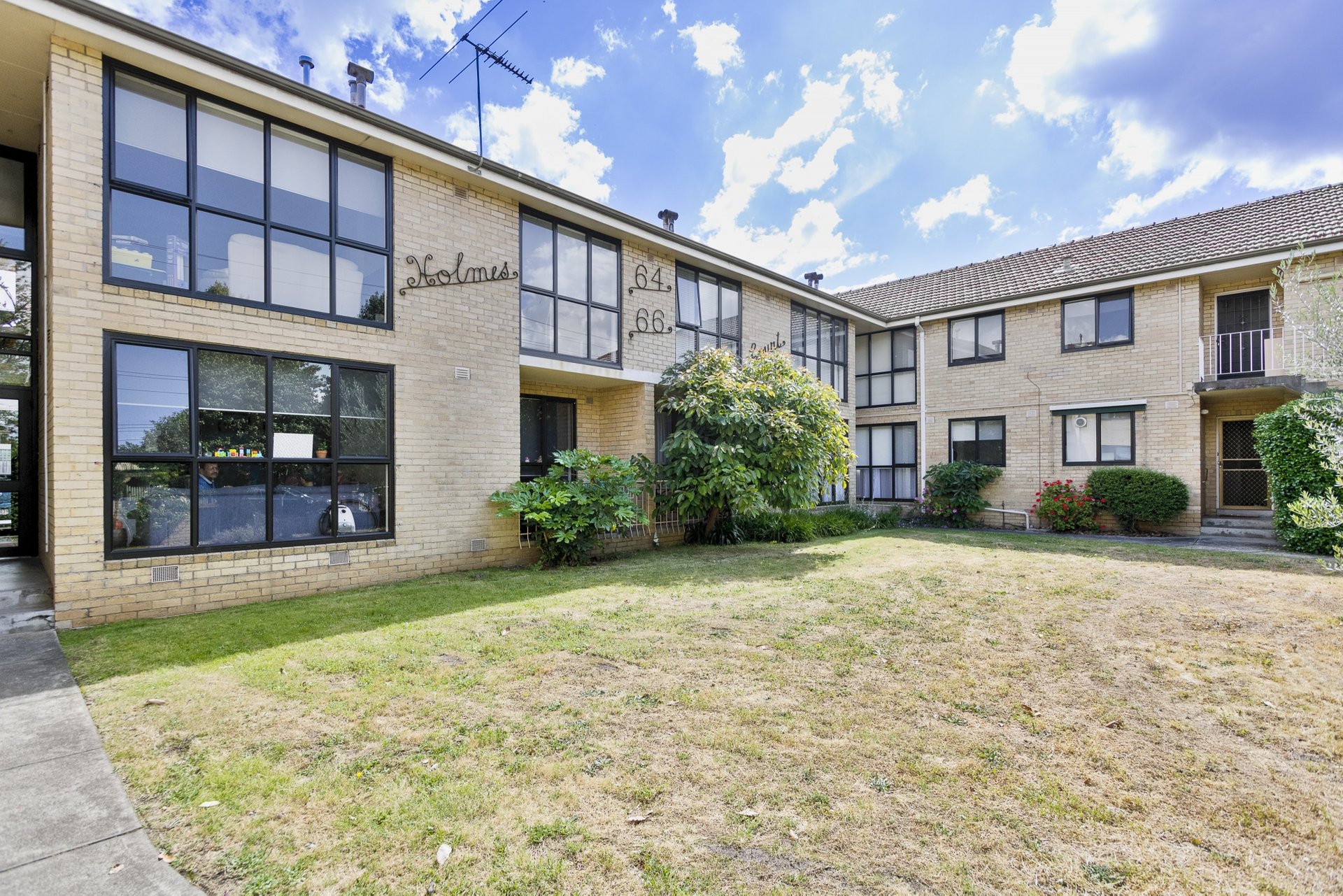 2/64 Holmes Road, Moonee Ponds image 1