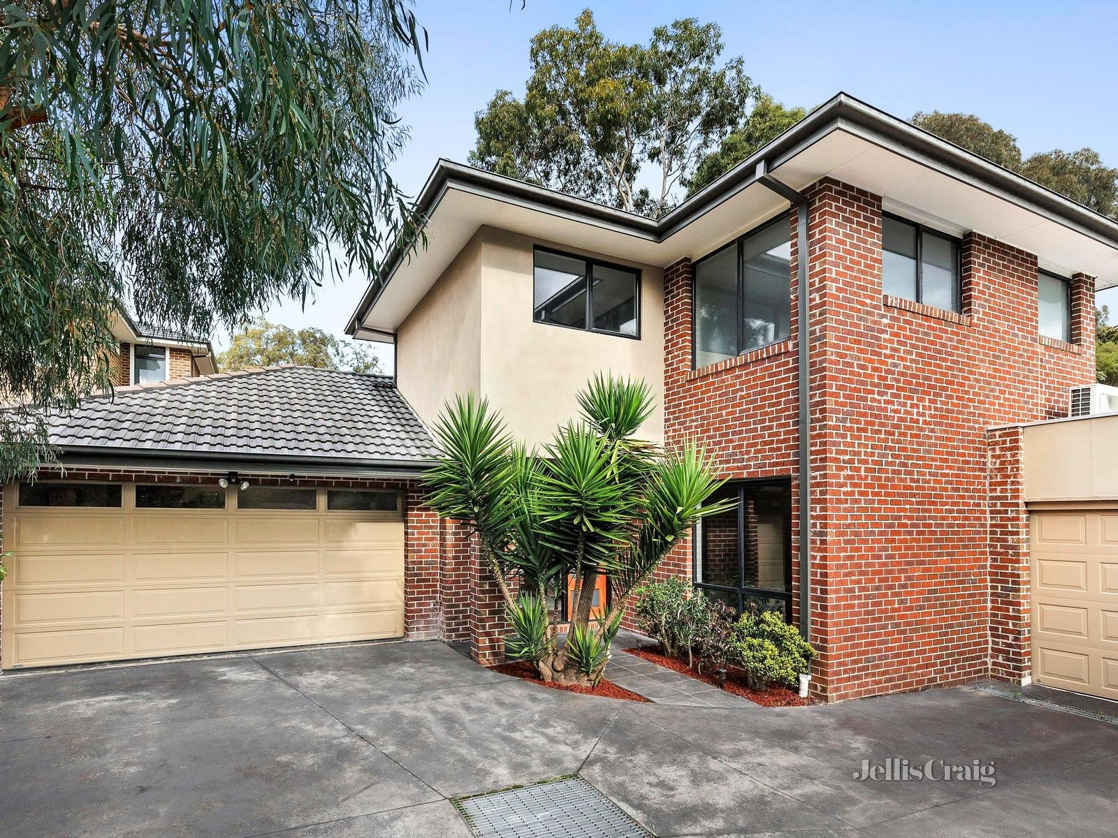 2/64 Long Valley Way, Doncaster East image 1
