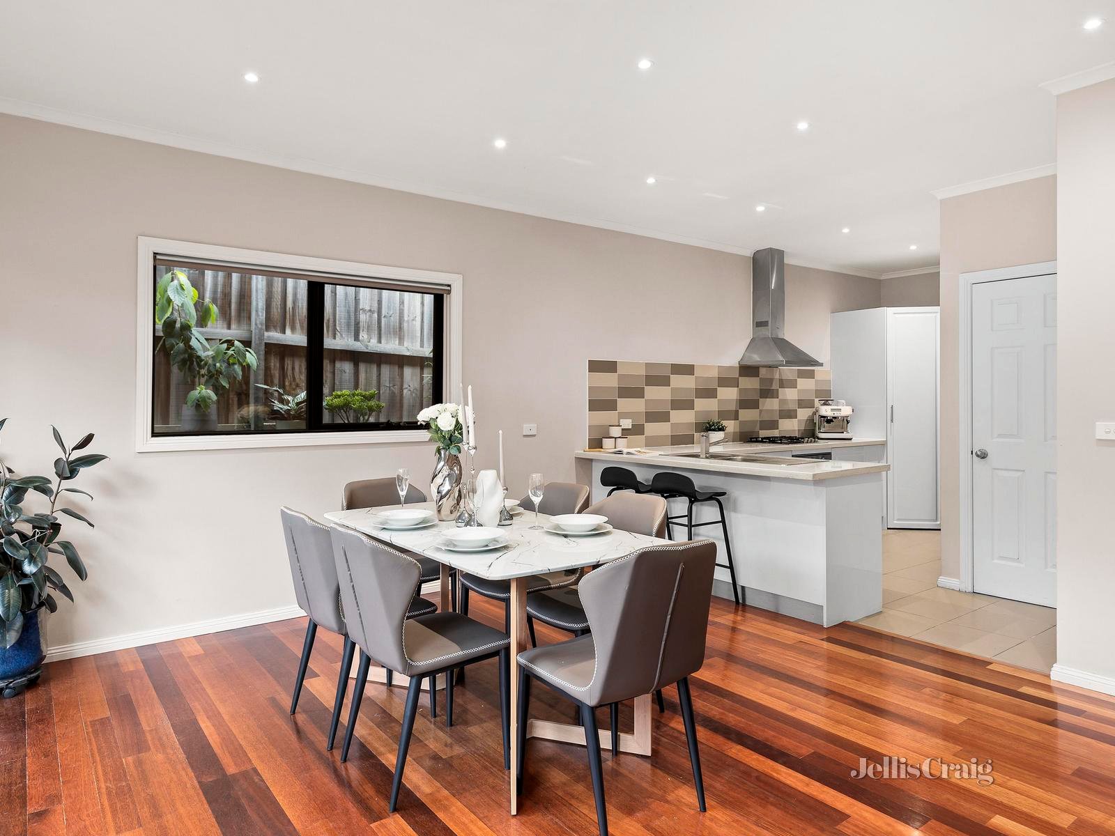 2/64 Long Valley Way, Doncaster East image 3