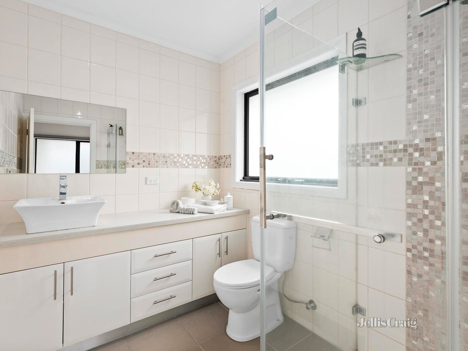 2/64 Long Valley Way, Doncaster East image 7