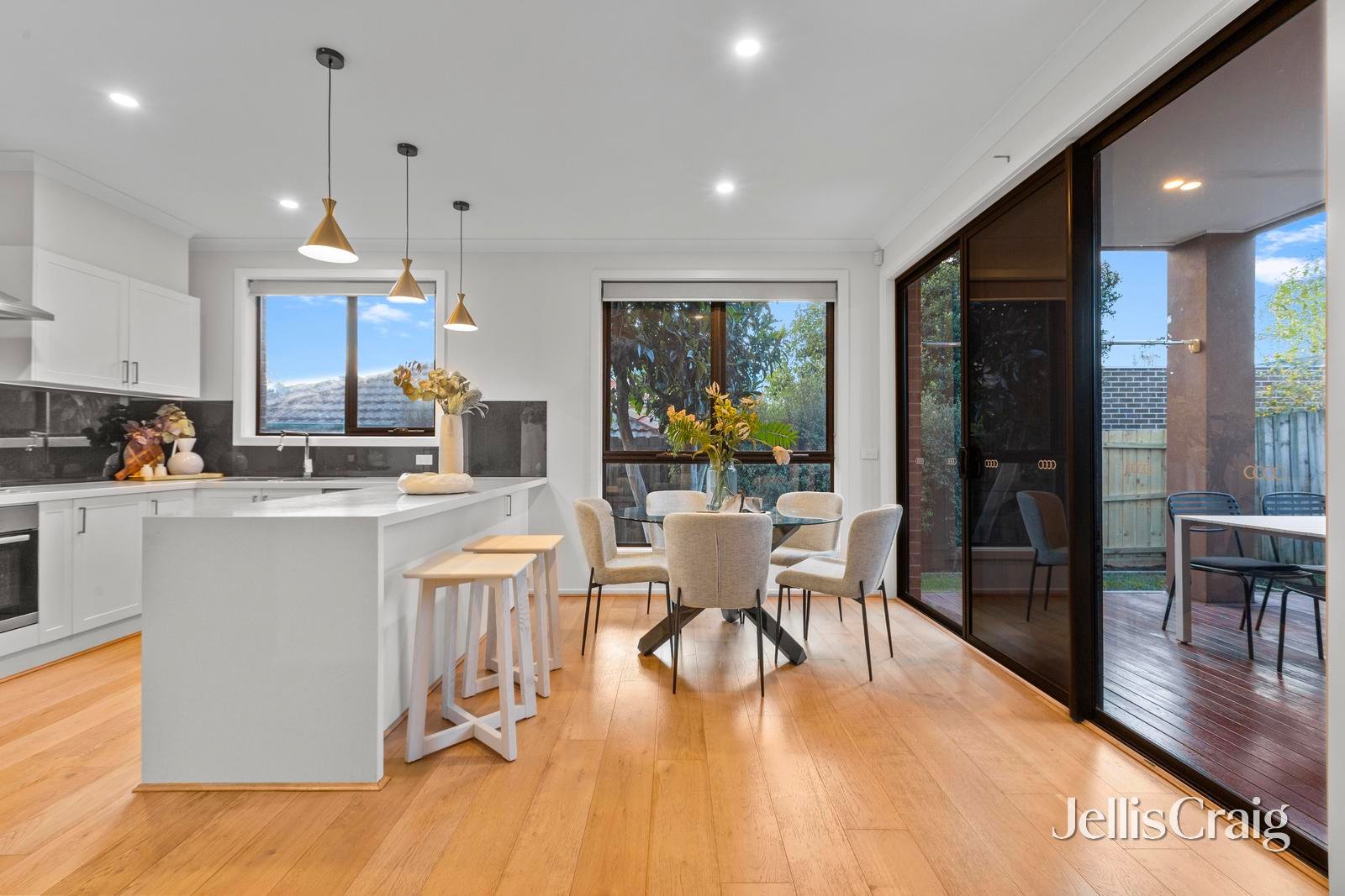 2/66 Larch Crescent, Mount Waverley image 3