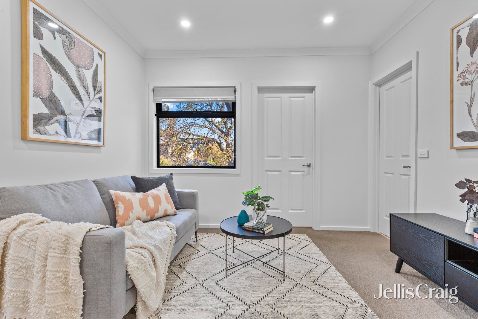 2/66 Larch Crescent, Mount Waverley image 5