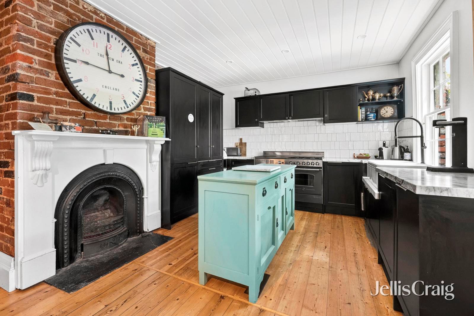 266 Latrobe Terrace, Newtown image 3