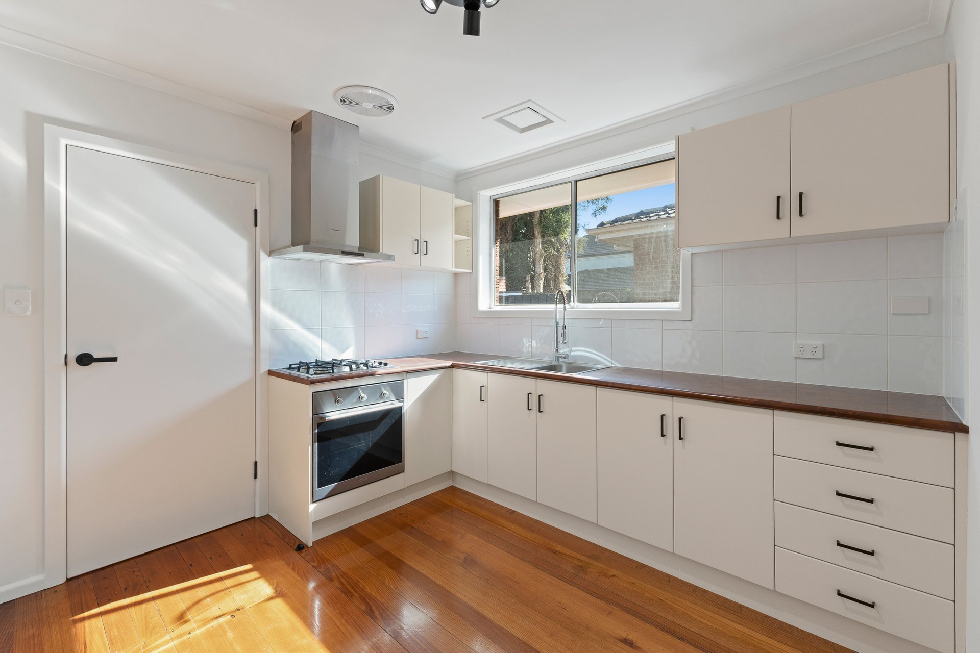 2/665-667 Waverley Road, Glen Waverley image 4