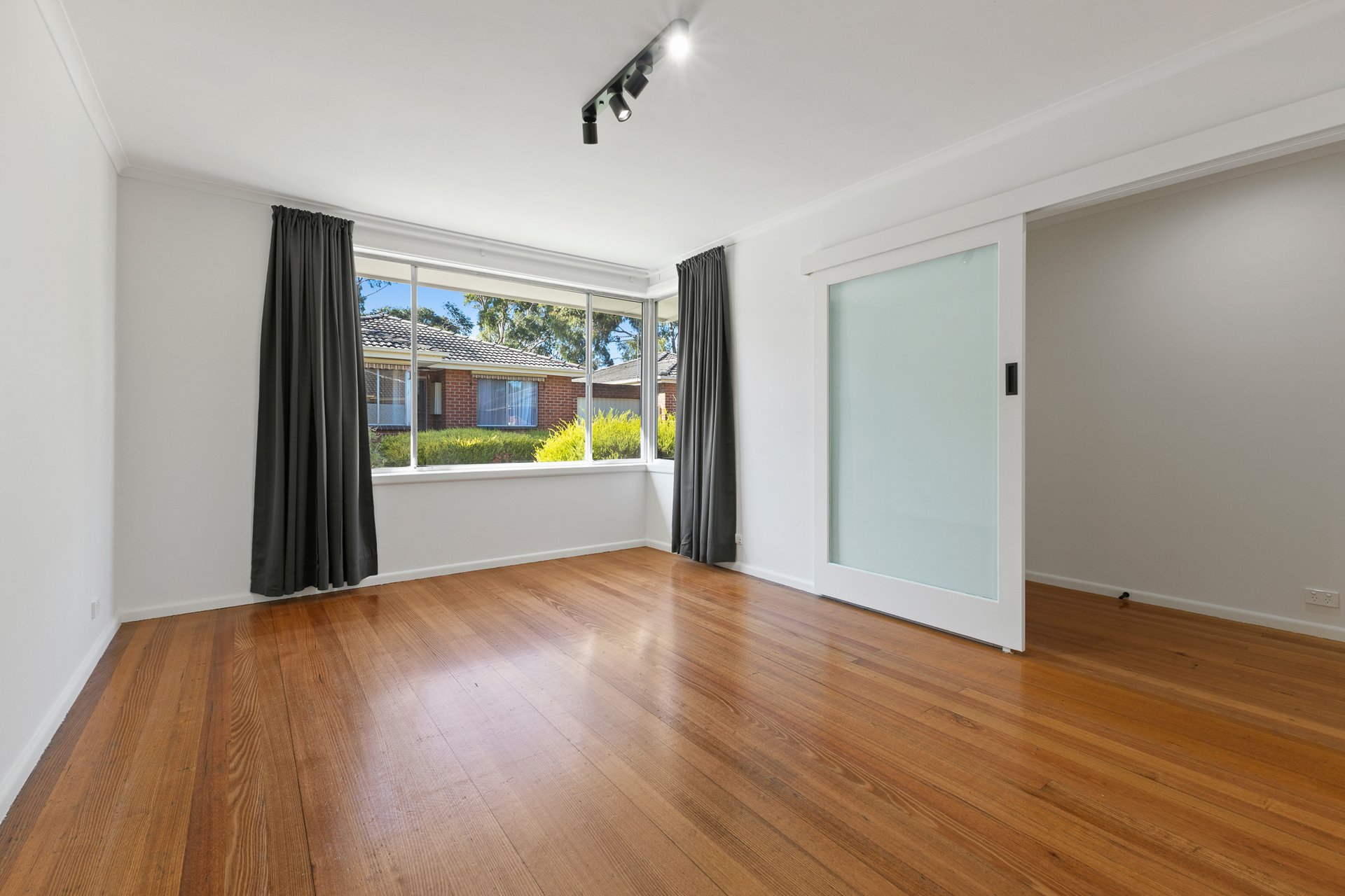 2/665-667 Waverley Road, Glen Waverley image 2