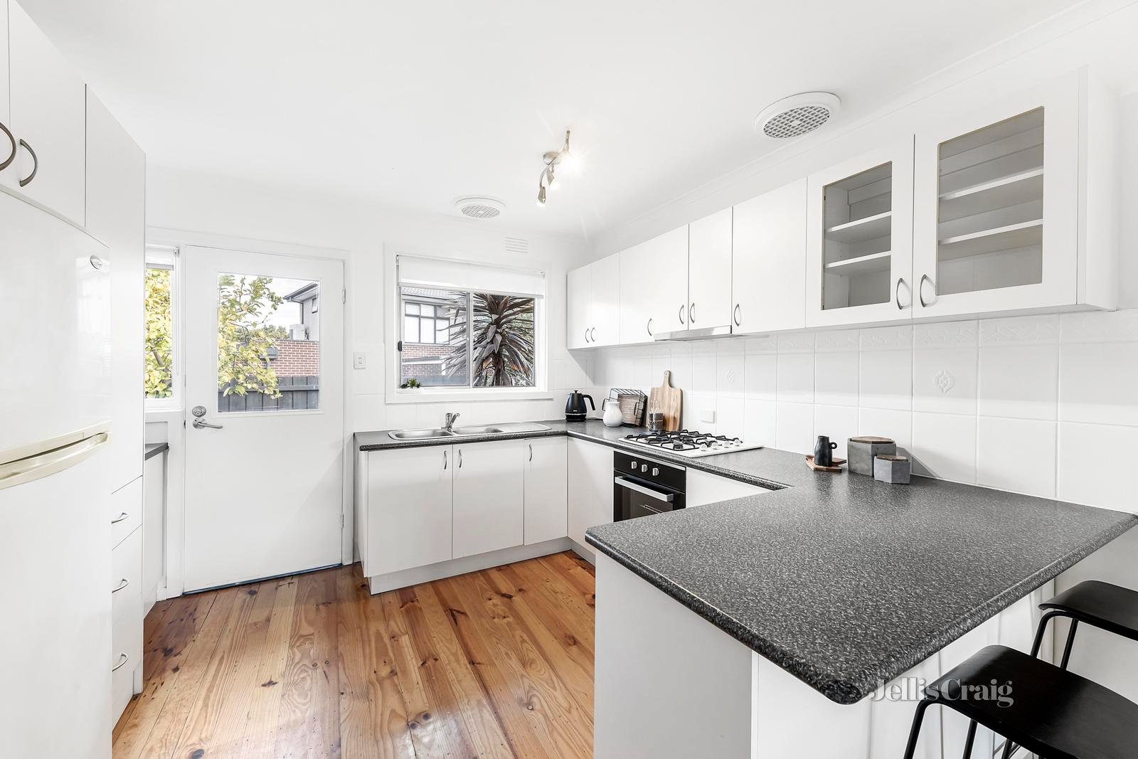 2/67 Leeds Street, Doncaster East image 4
