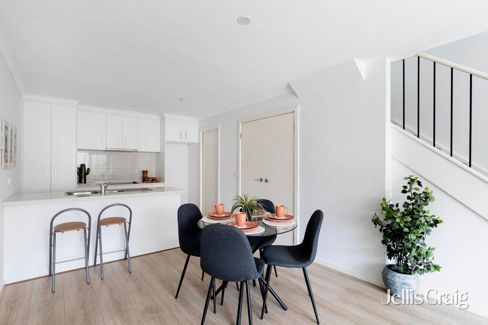 2/67A Haig Street, Heidelberg Heights image 3