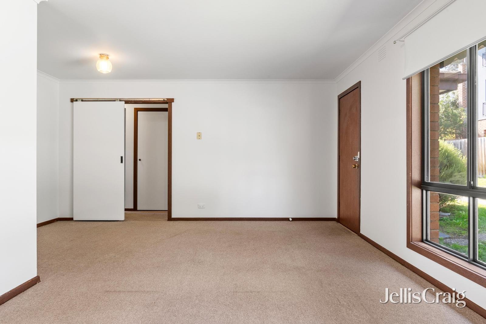 2/68 Hewish Road, Croydon image 3