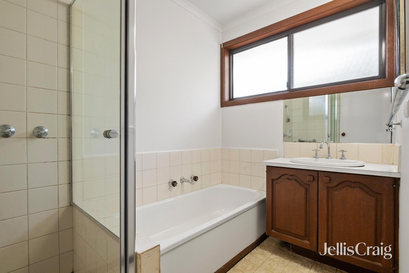 2/68 Hewish Road, Croydon image 8