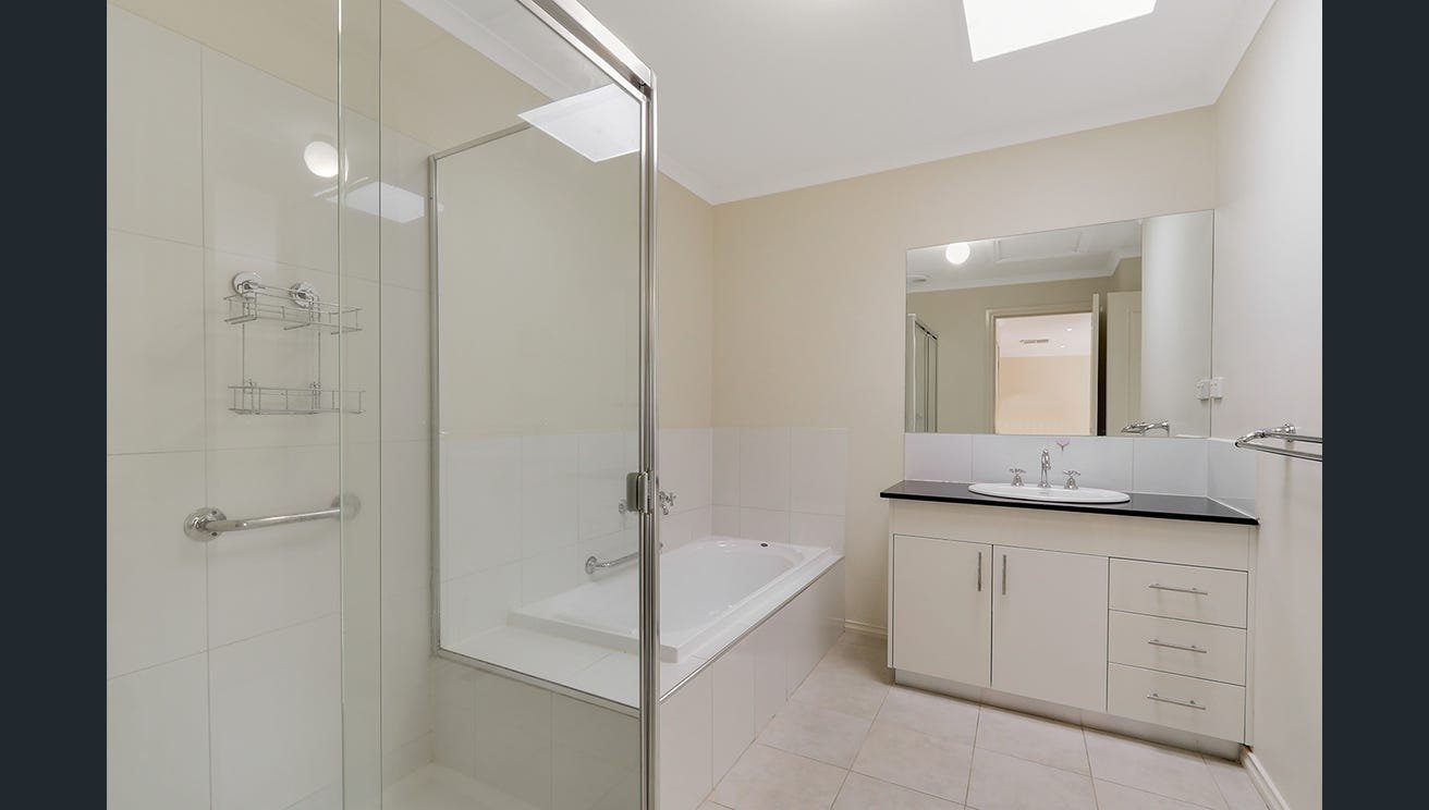 2/68 Oban Road, Ringwood image 6