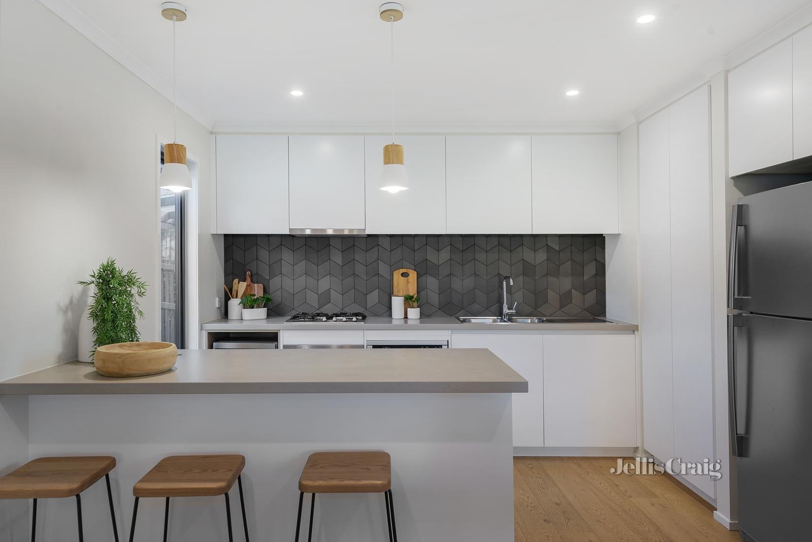 2/69 Cochrane Street, Mitcham image 3