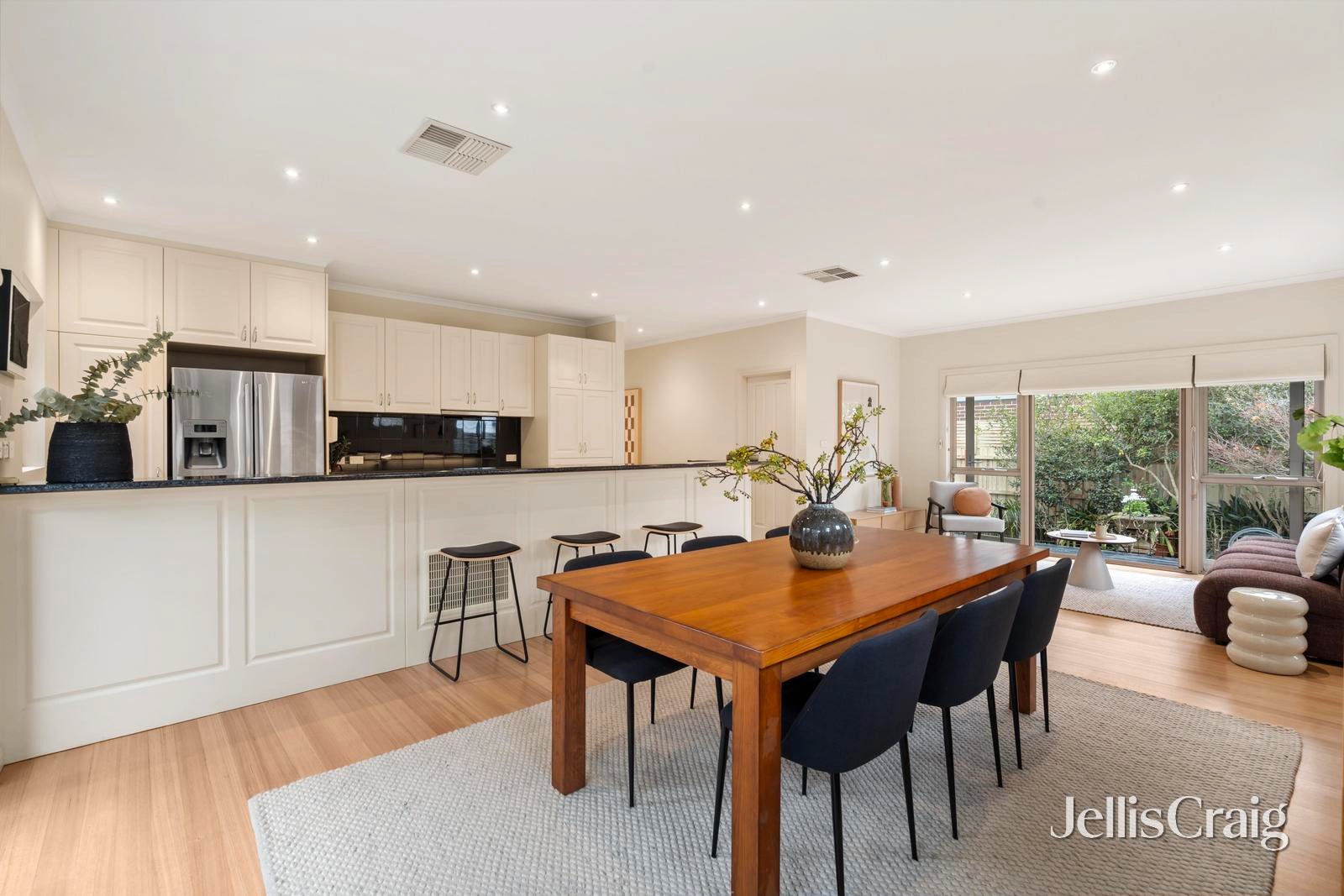 2/69 Koonung Road, Blackburn&nbsp;North image 4