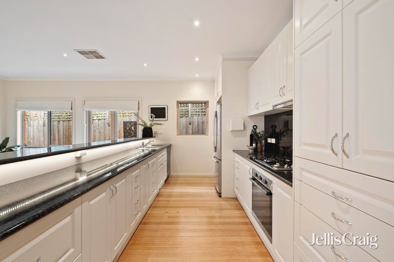 2/69 Koonung Road, Blackburn&nbsp;North image 7