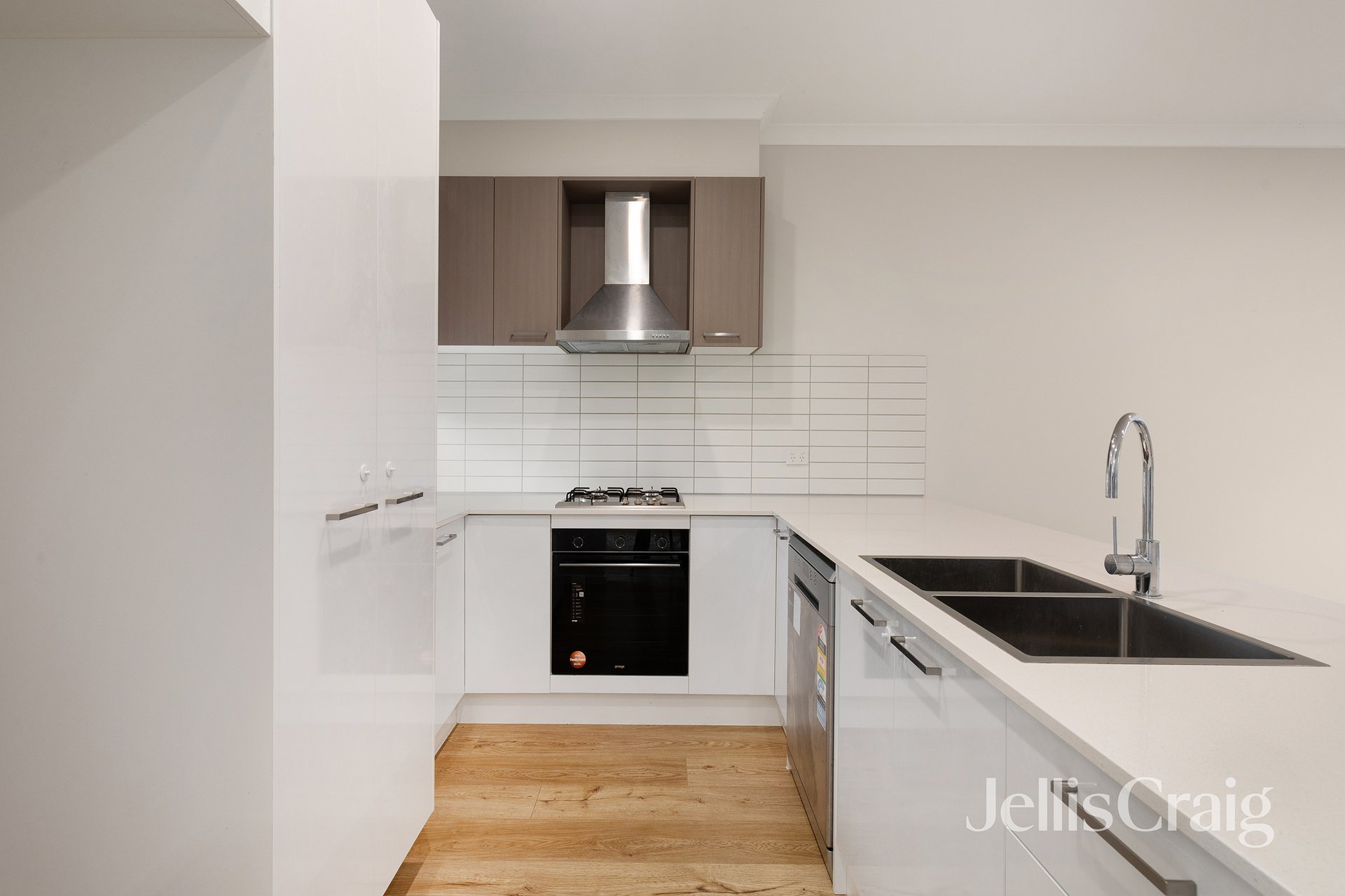 2/69 Lane Crescent, Reservoir image 2