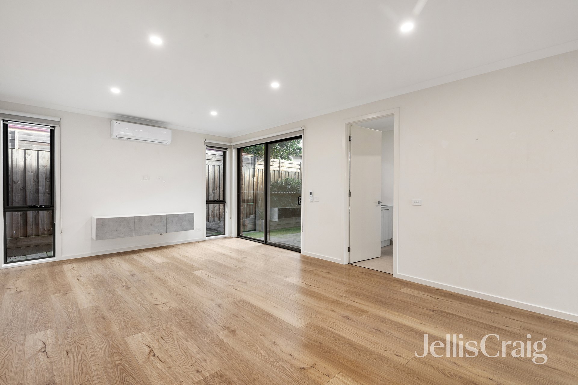 2/69 Lane Crescent, Reservoir image 3