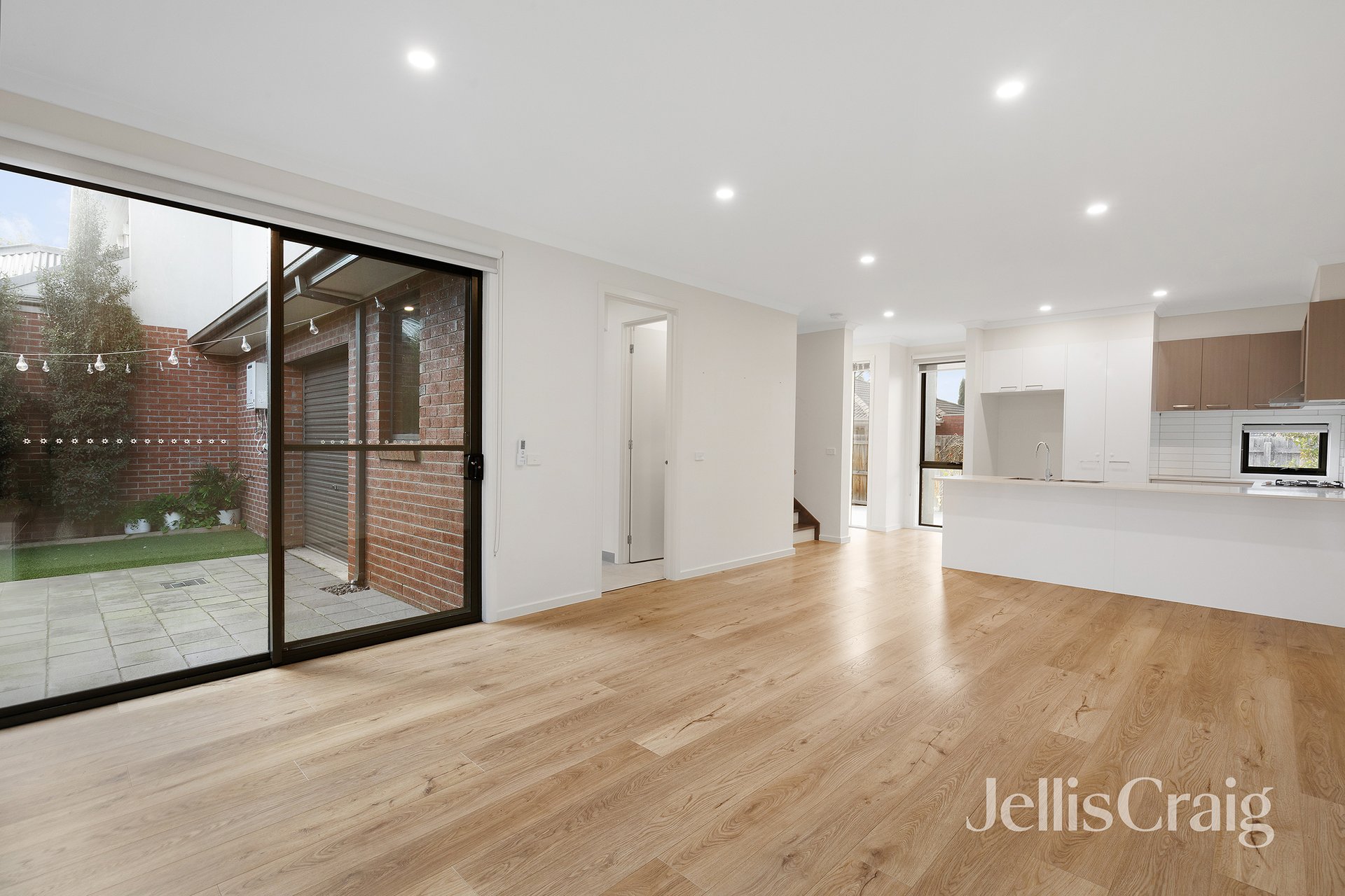 2/69 Lane Crescent, Reservoir image 4