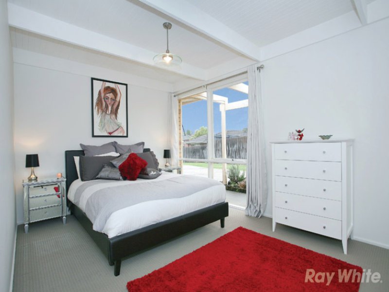 2/69 Whalley Drive, Wheelers Hill image 4