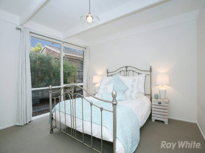 2/69 Whalley Drive, Wheelers Hill image 5
