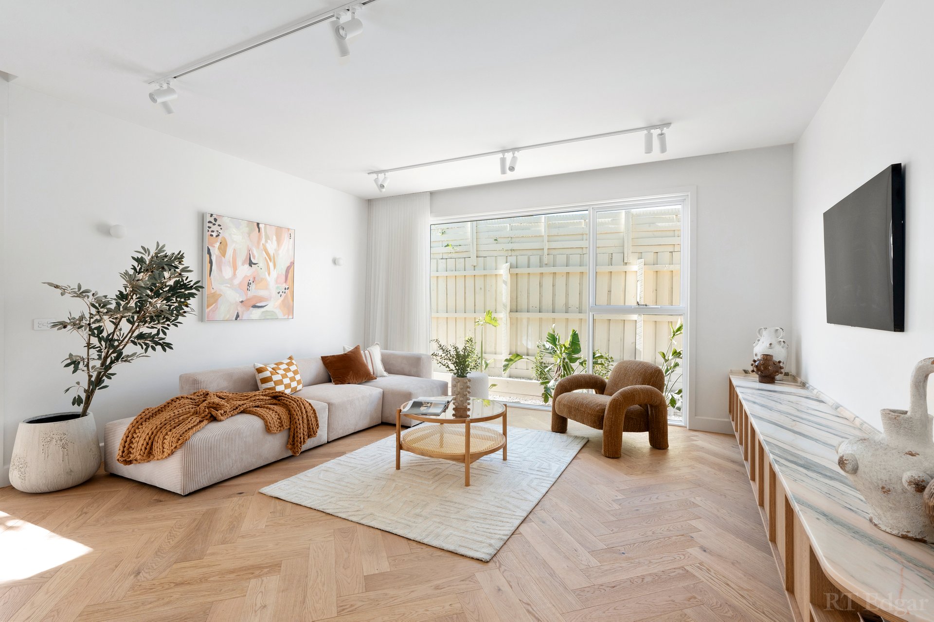 Property Gallery Thumbnail 6