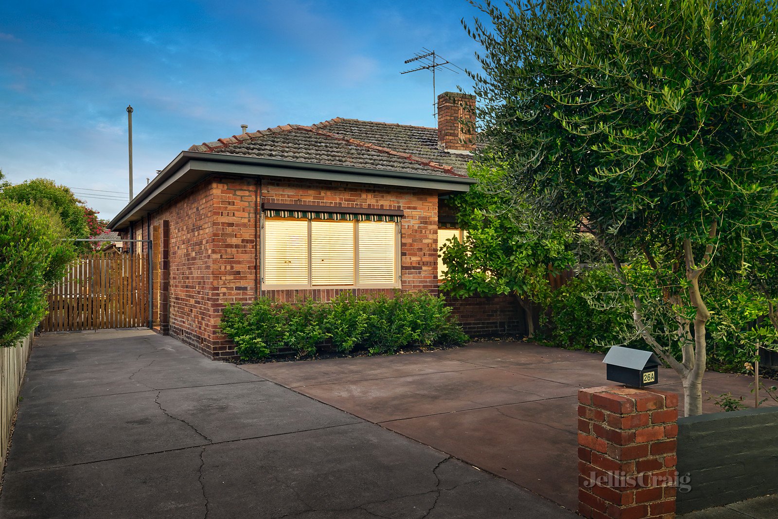 26A Spring Road, Caulfield South image 1