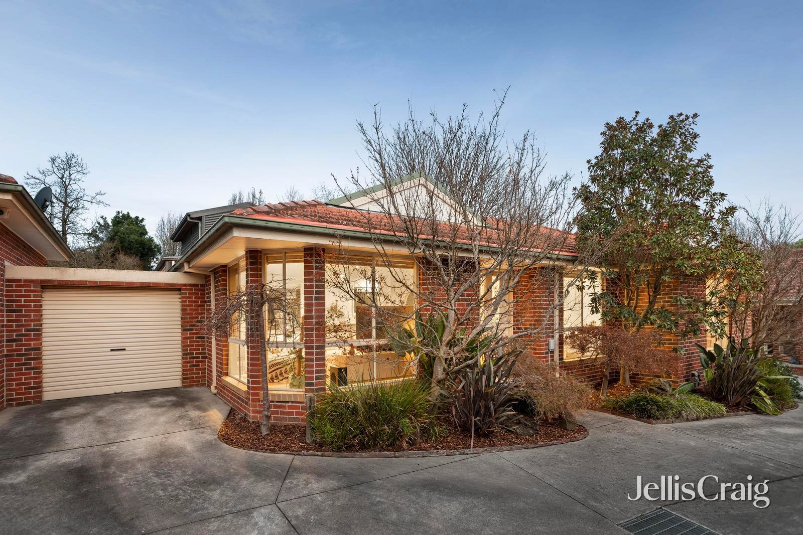 2/6A Tower Street, Kilsyth image 1