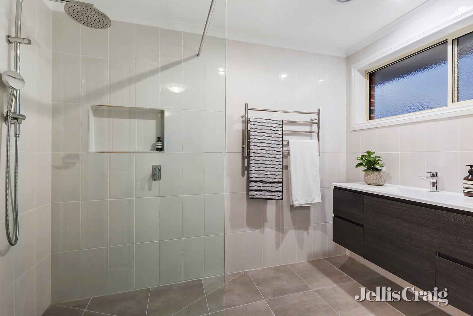 2/6A Tower Street, Kilsyth image 7