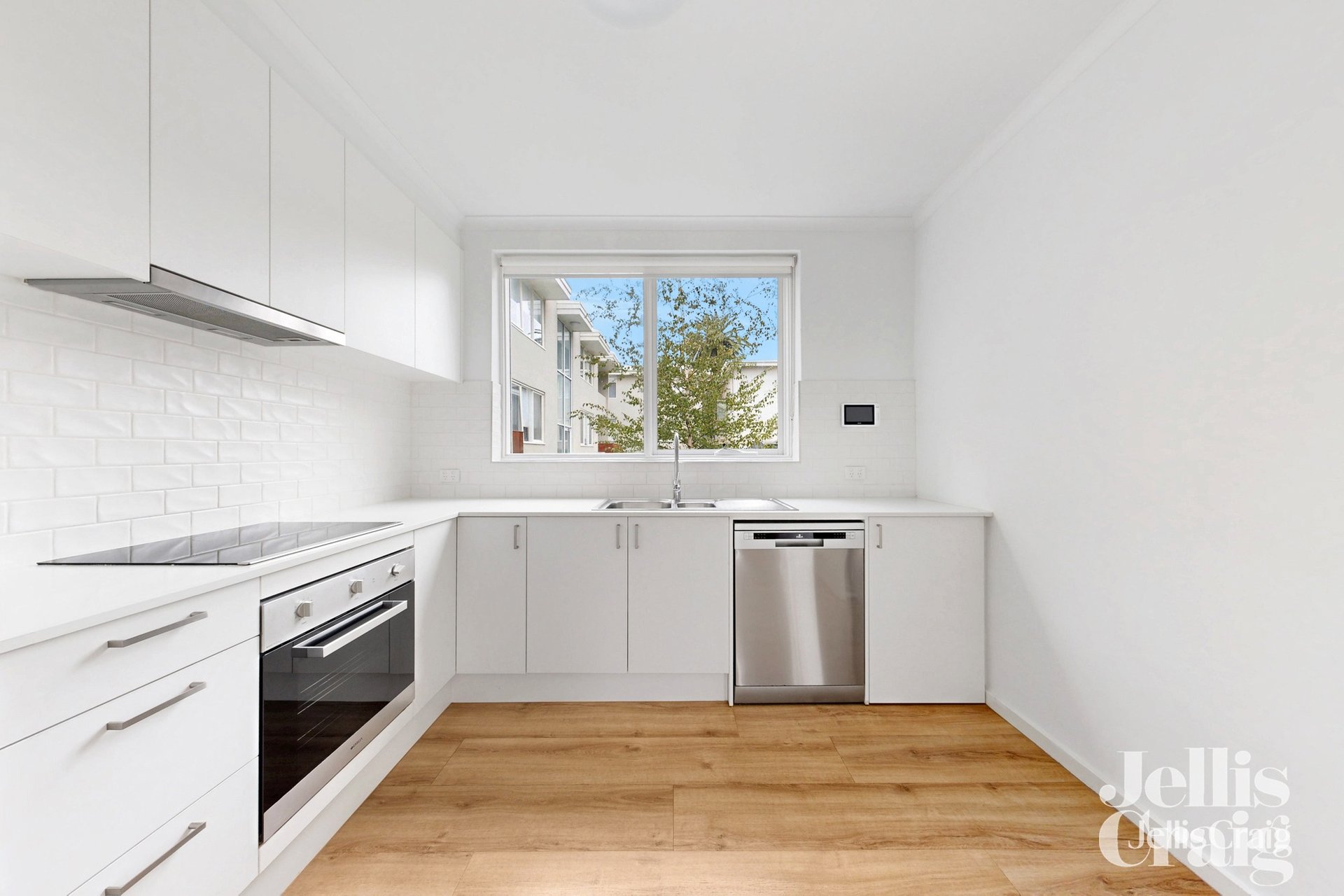 2/7-9 Salter Street, Essendon image 2