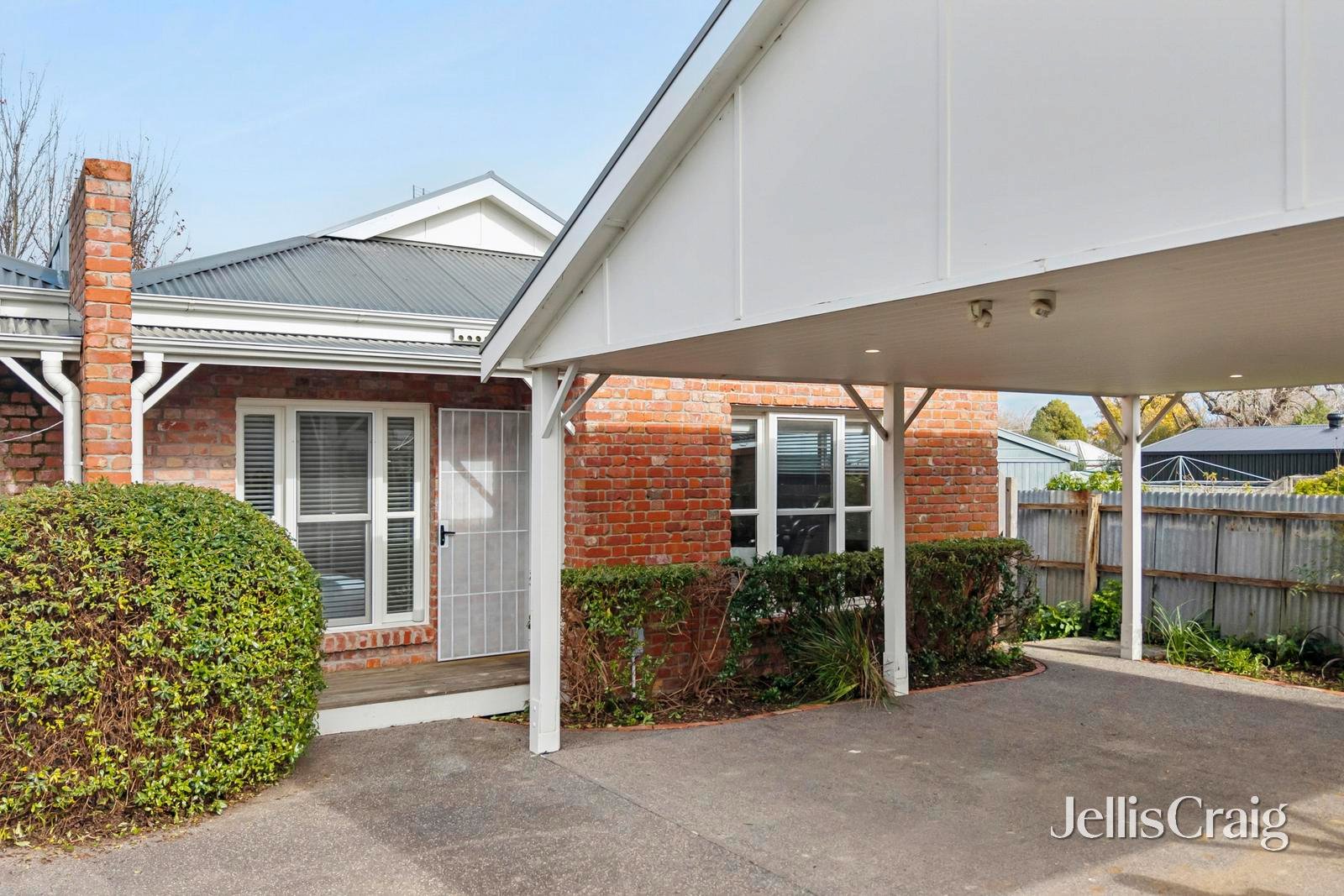 2/7-9 Simpson Street, Kyneton image 1