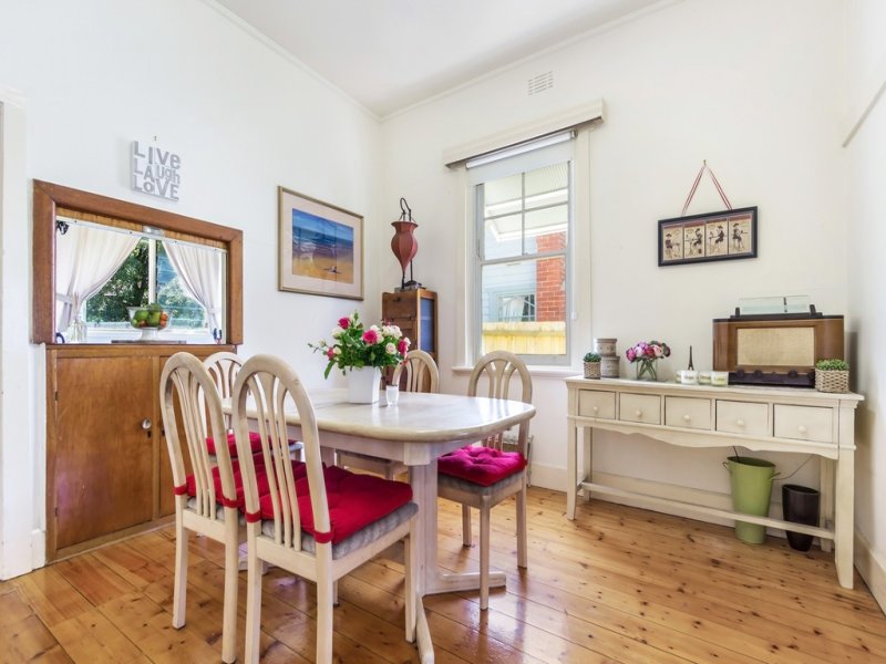 27 Acacia Street, Box Hill image 3