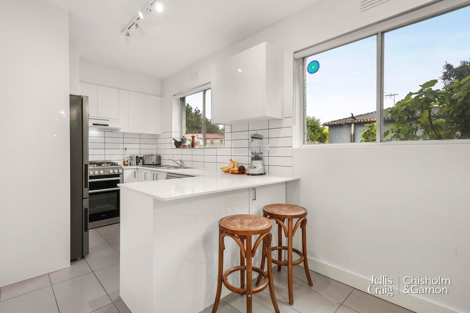 2/7 Addison Street, Elwood image 3
