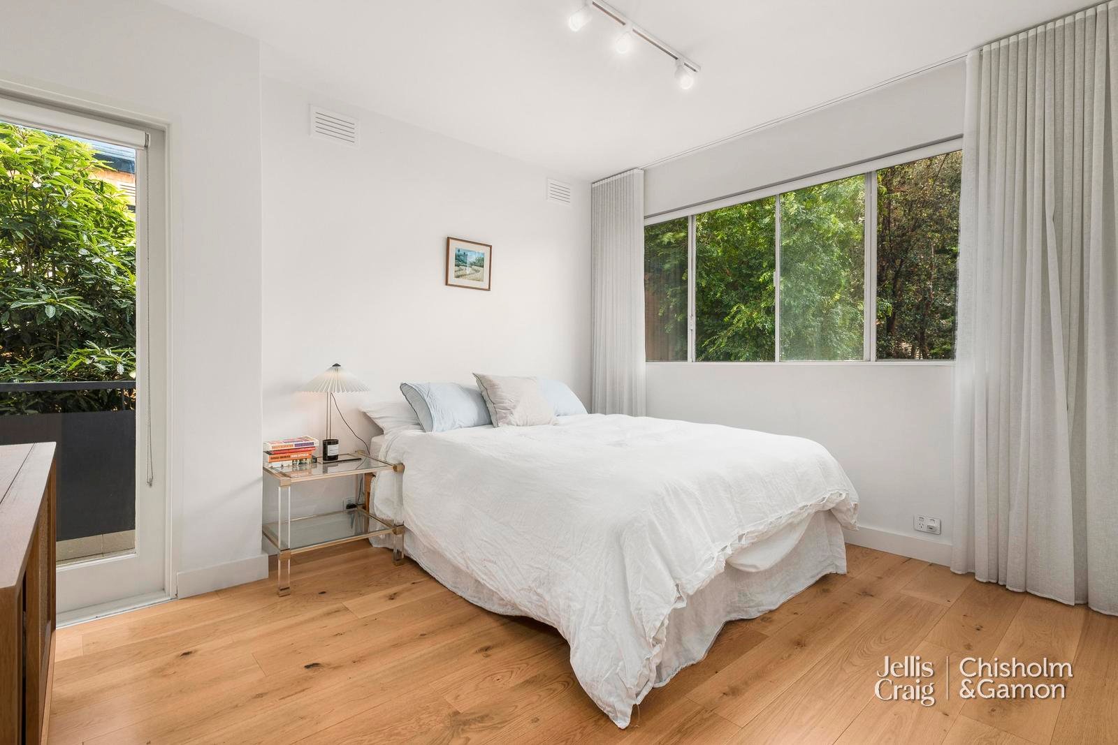 2/7 Addison Street, Elwood image 4