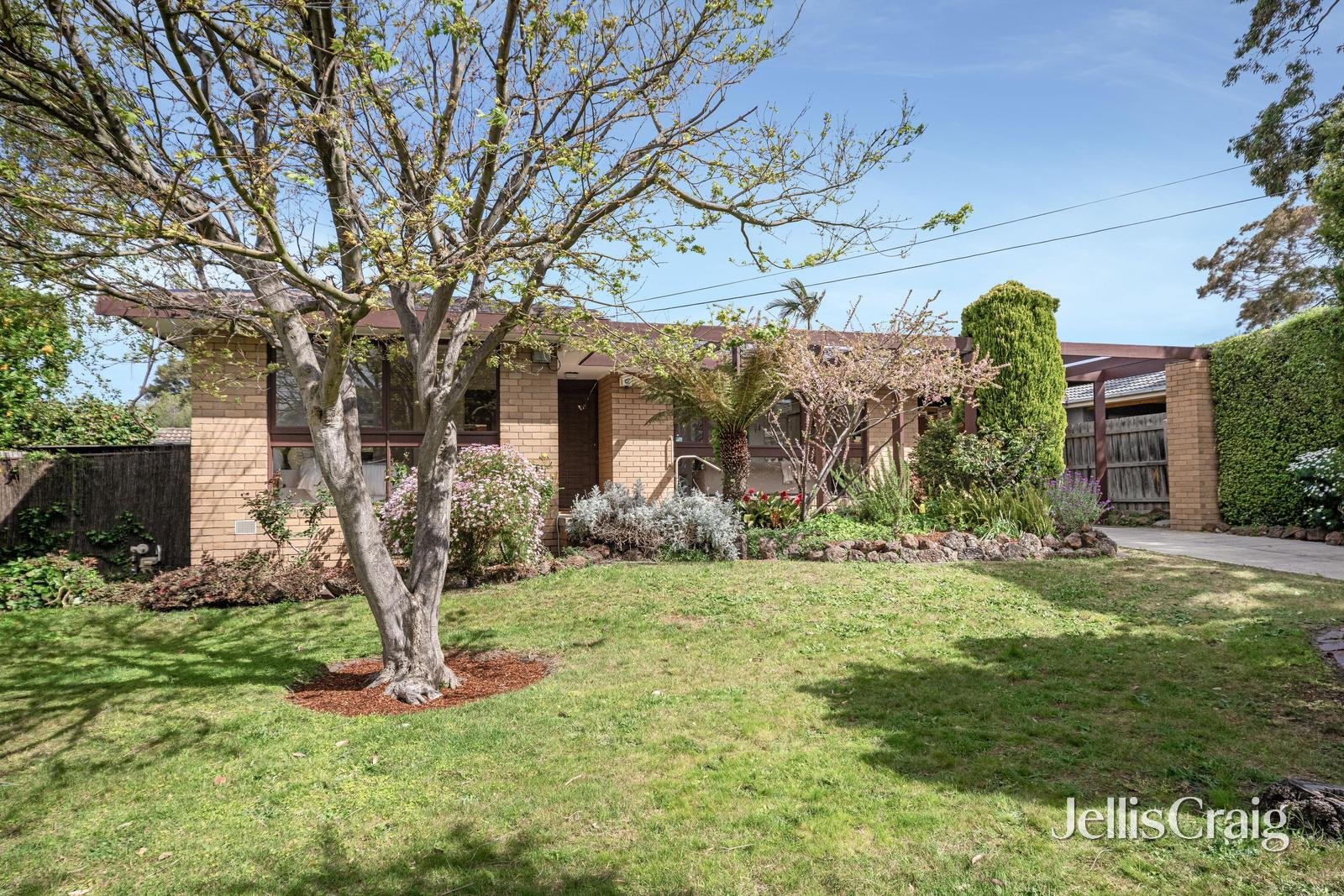 27 Allnutt Parade, Cheltenham image 1