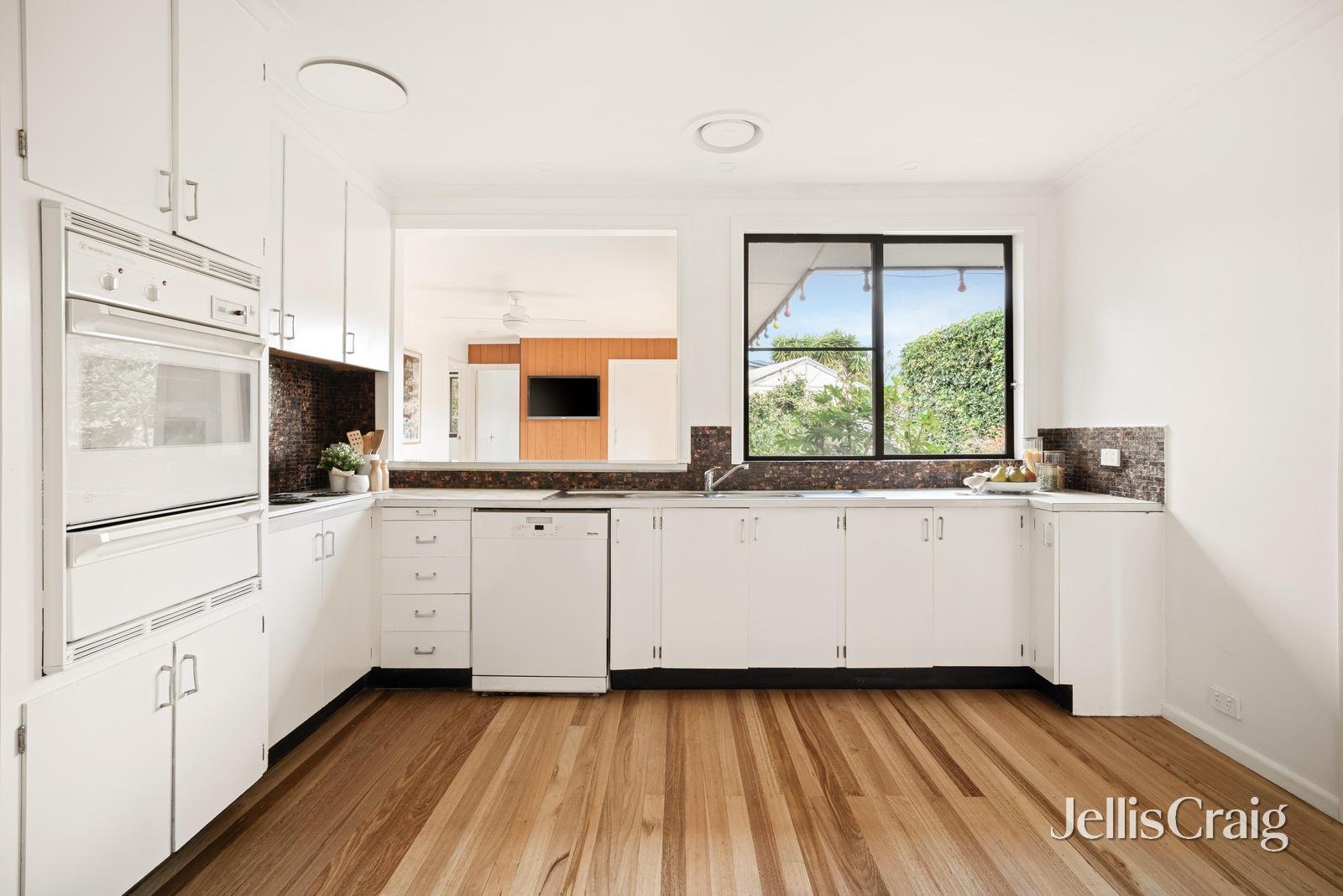 27 Allnutt Parade, Cheltenham image 5