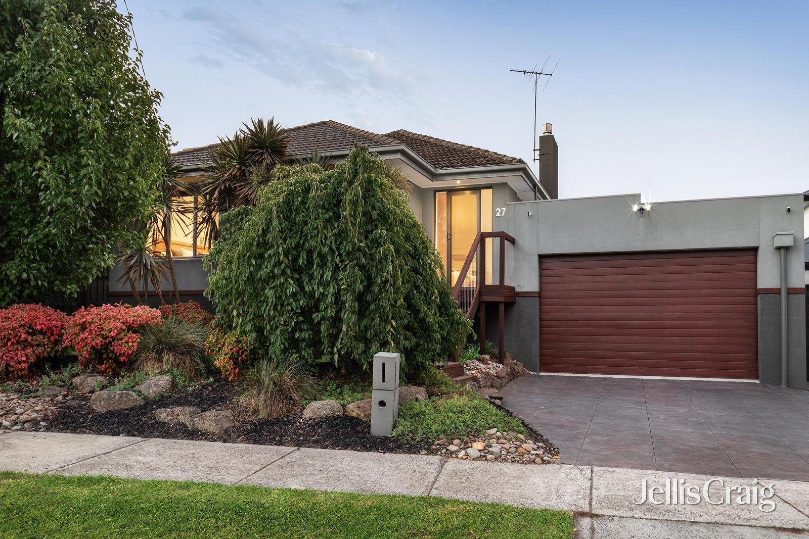 27 Amiet Street, Greensborough image 2