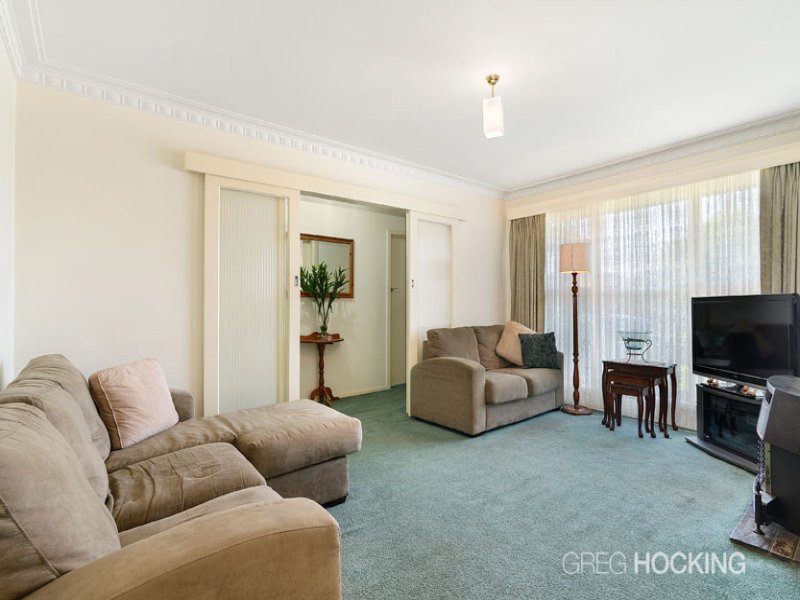 27 Angus Avenue, Altona North image 2