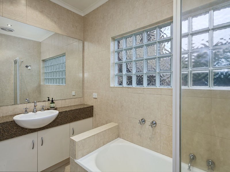 Property Gallery Thumbnail 6
