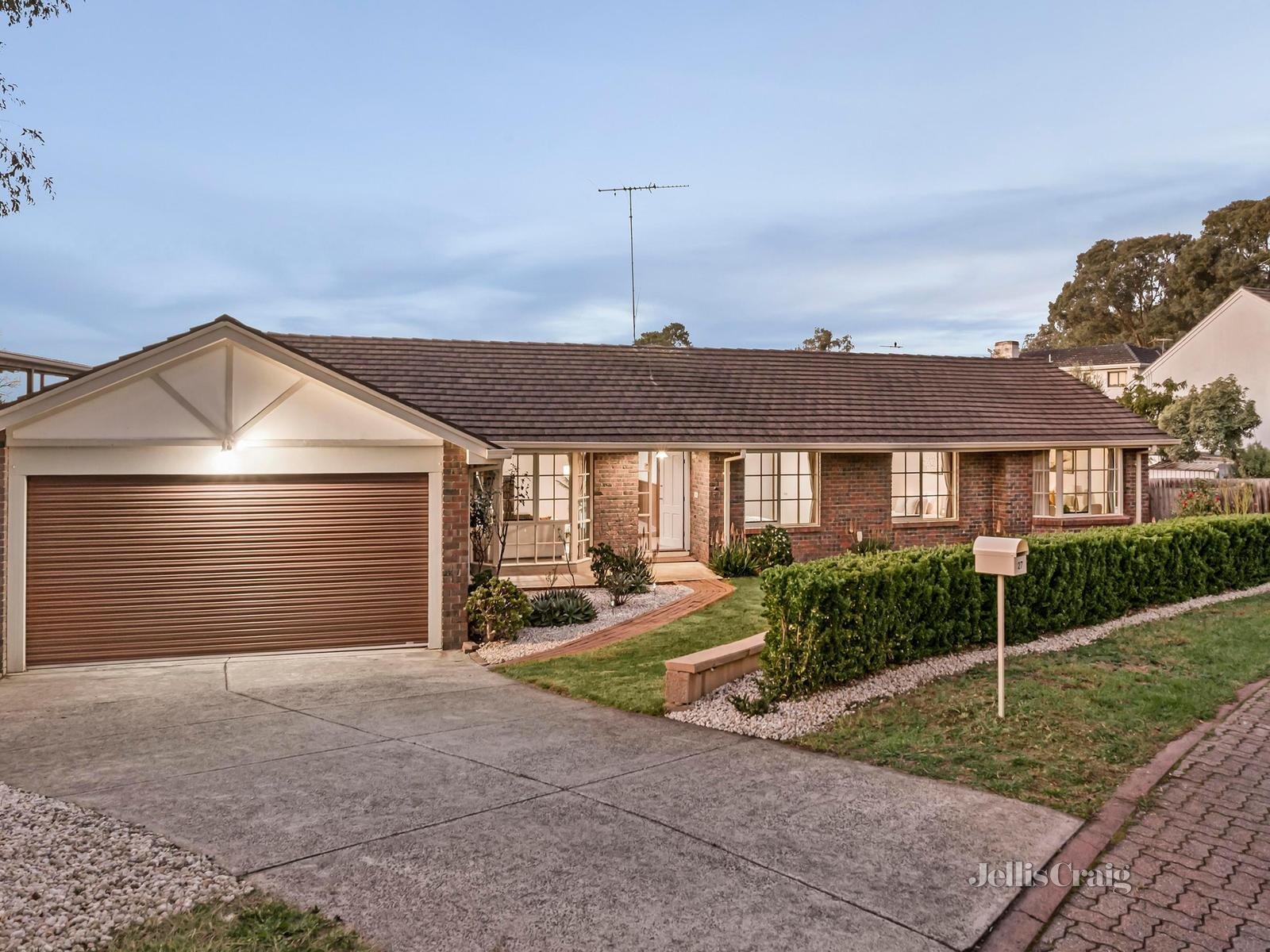 27 Ashton Rise, Doncaster East image 1