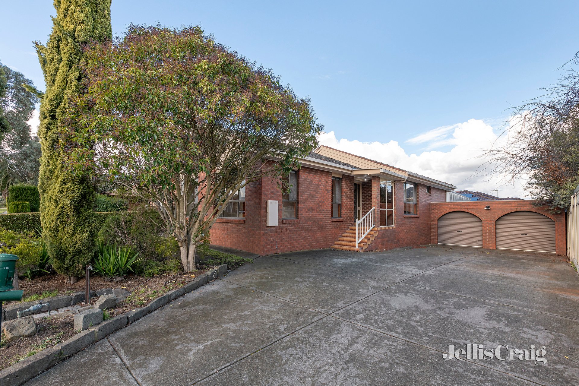 27 Azalea Avenue, Mill Park image 1