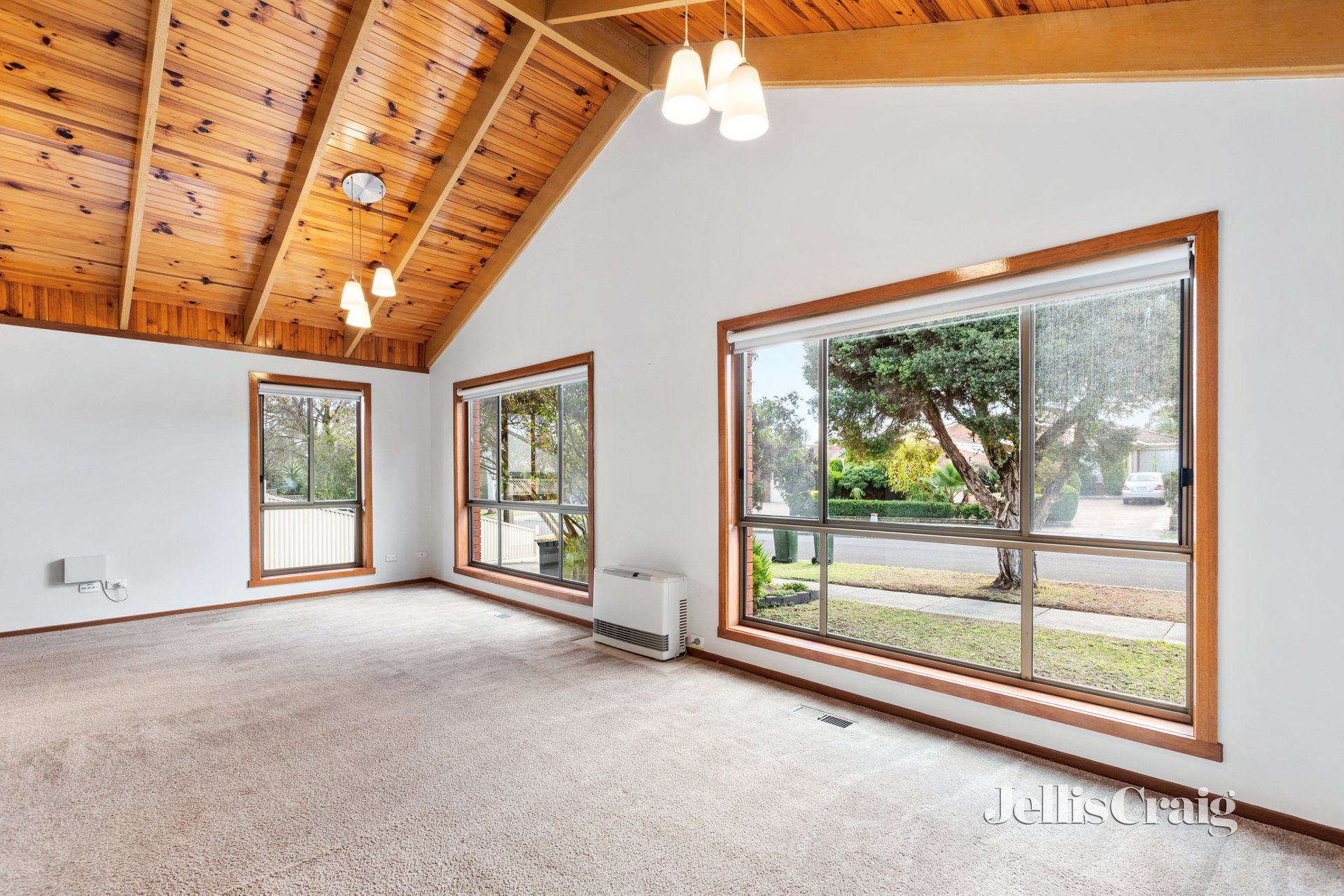 27 Azalea Avenue, Mill Park image 3