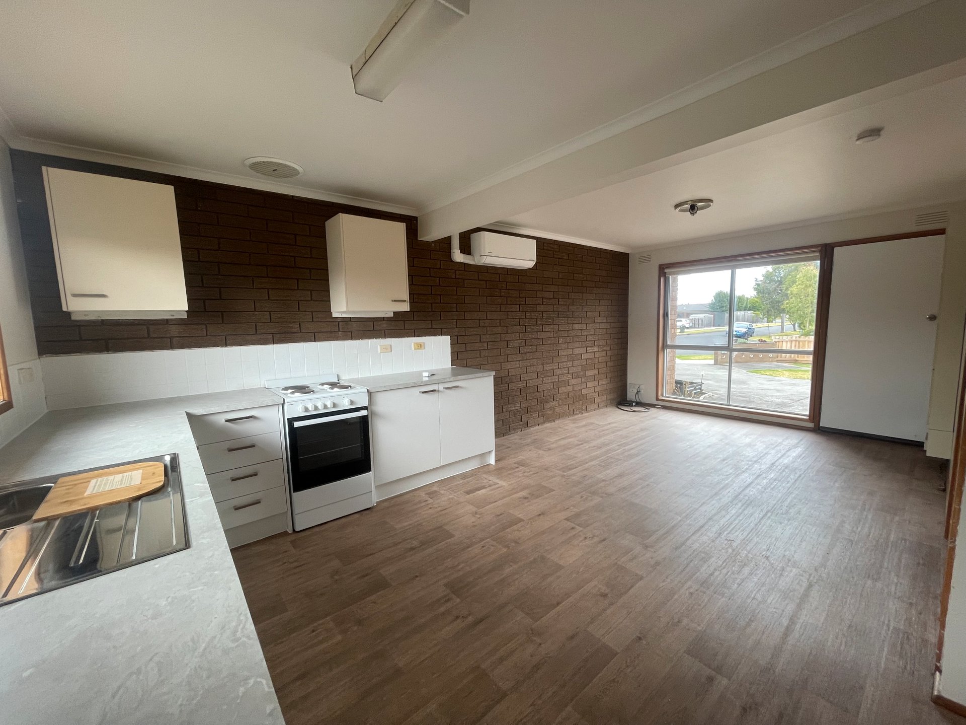 2/7 Bain Court, Newcomb image 2