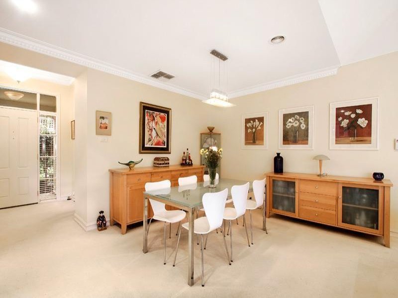 2/7 Beatrice Avenue, Surrey Hills image 3