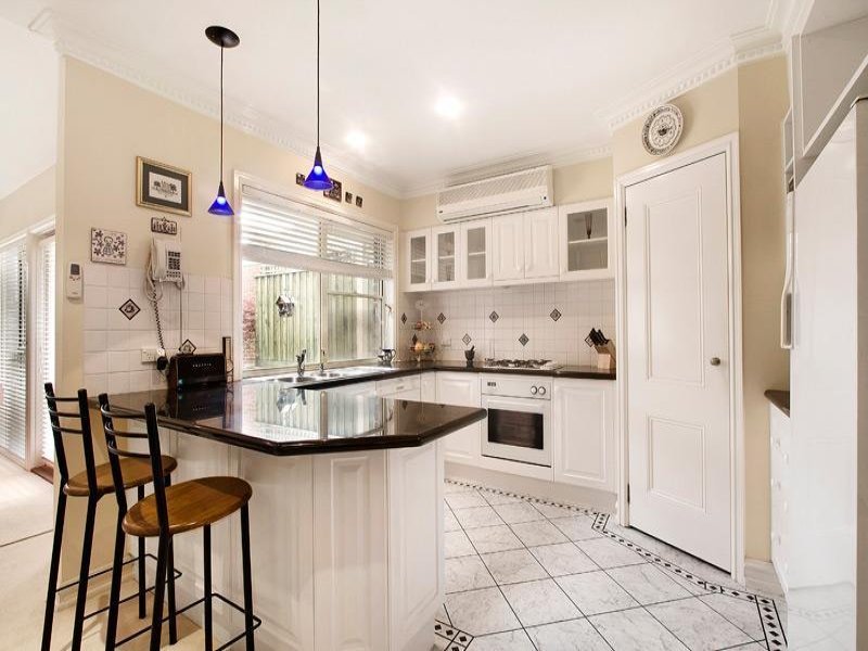 2/7 Beatrice Avenue, Surrey Hills image 4