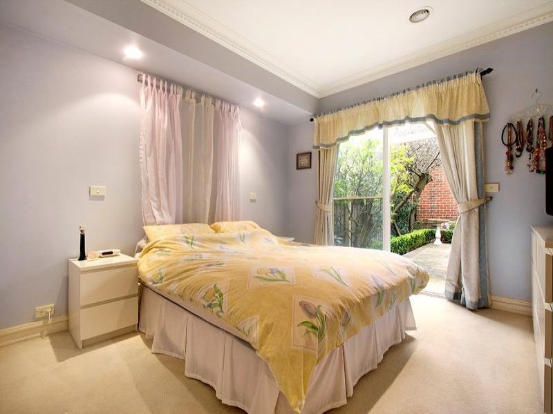 2/7 Beatrice Avenue, Surrey Hills image 5