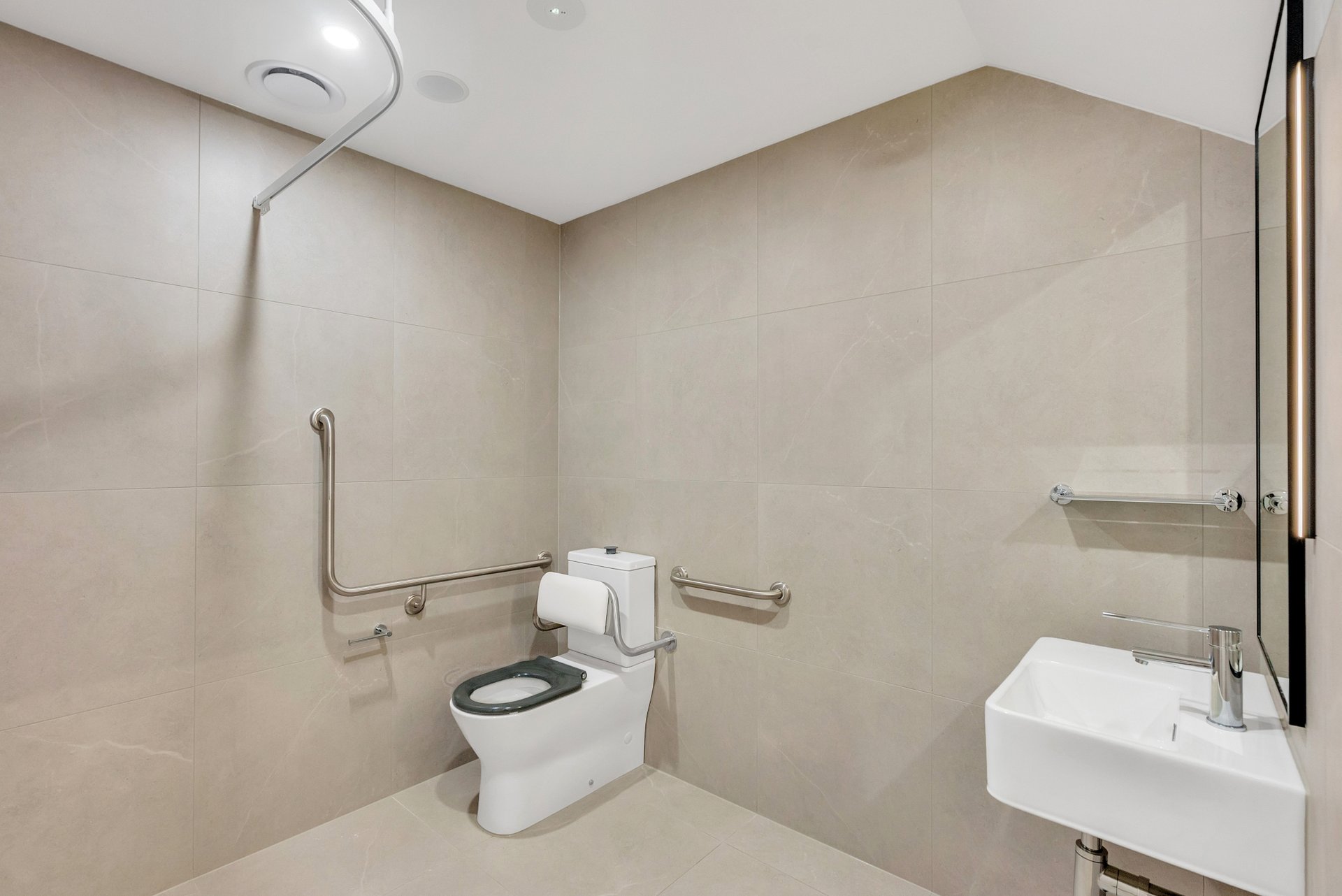 27 Belrose Avenue CHELTENHAM