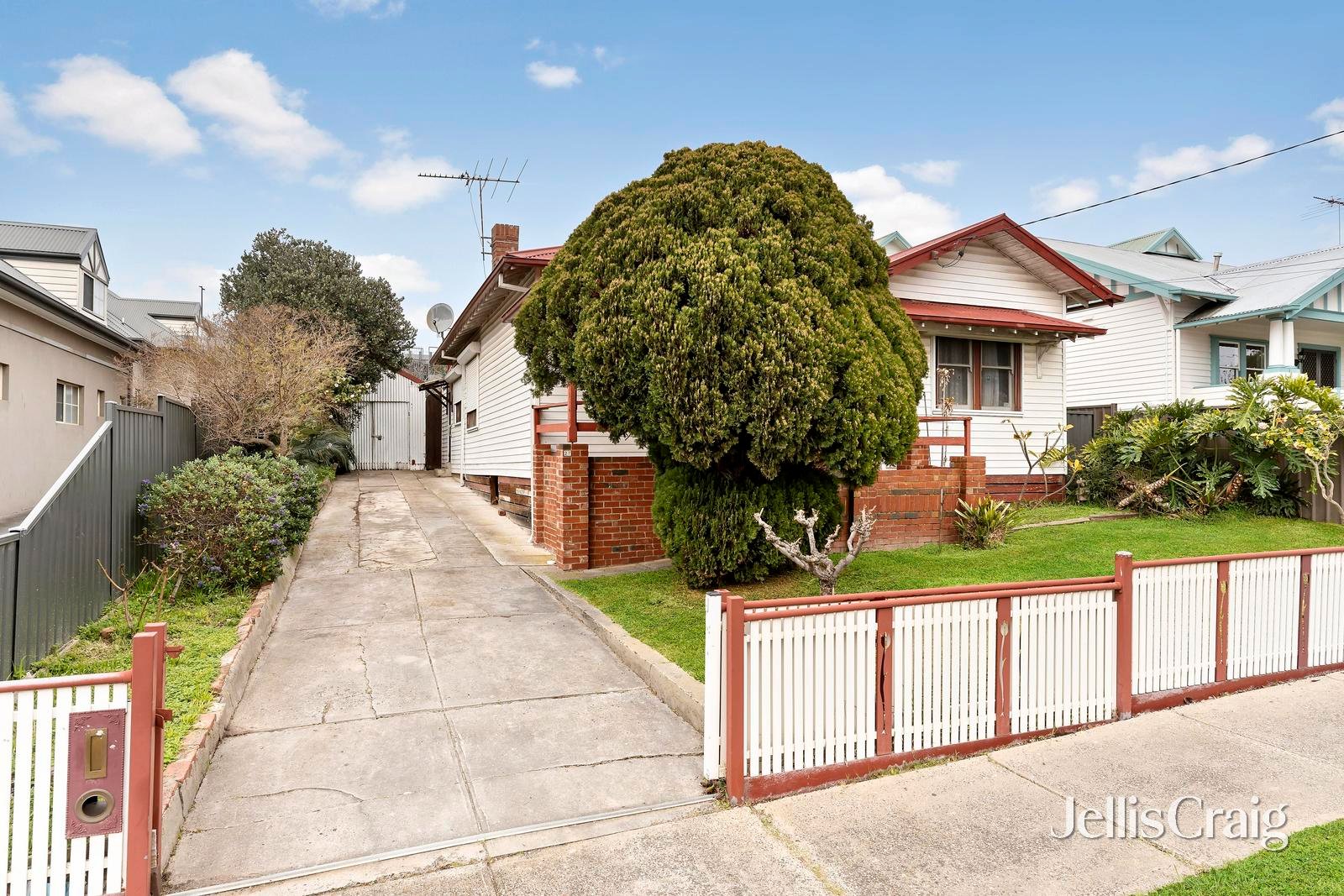 27 Bloomfield Avenue, Maribyrnong image 1