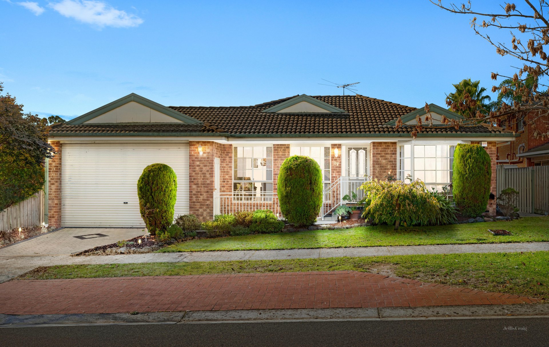 27 Blue Ridge Drive, Mooroolbark image 1