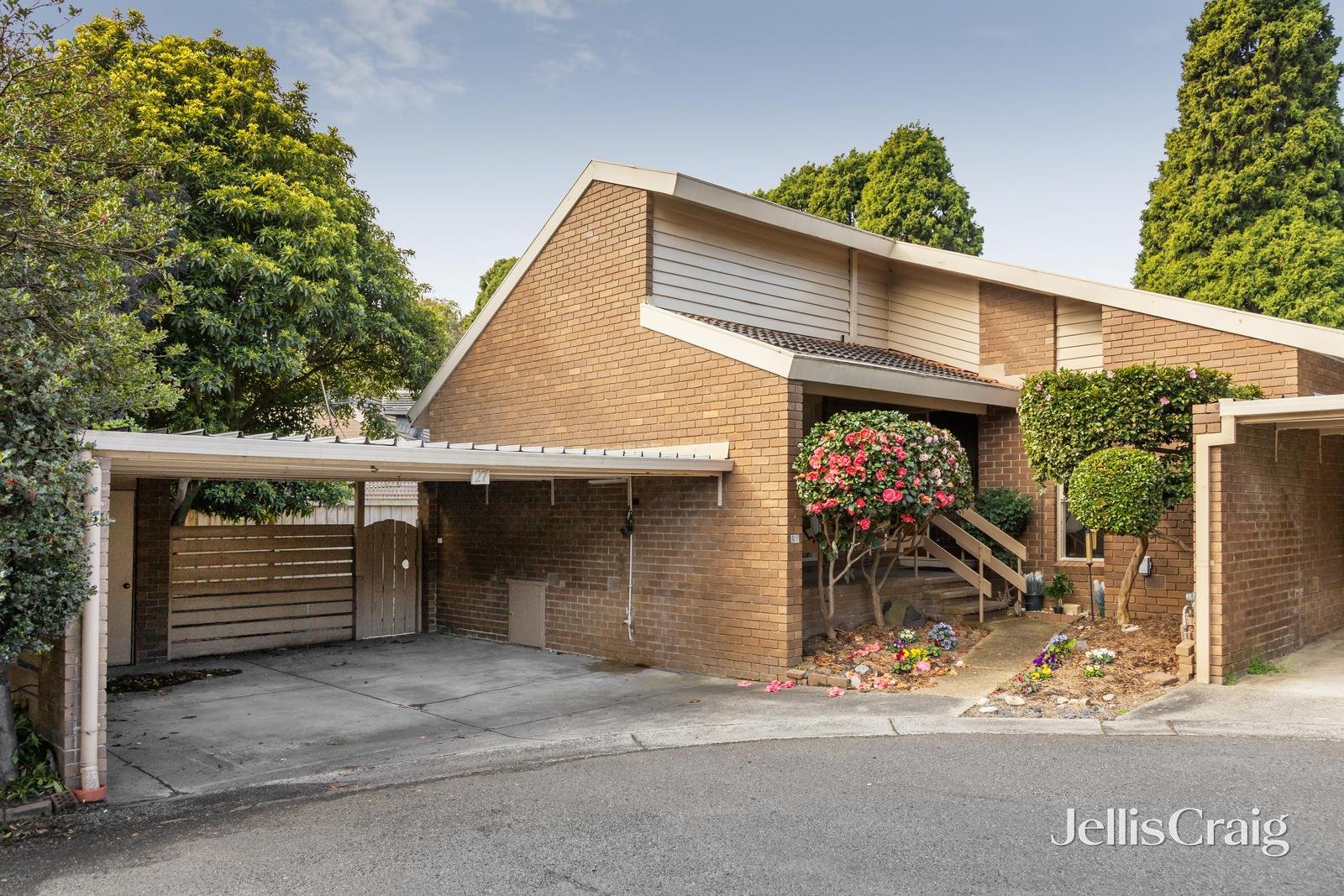 27 Boardman Close, Box Hill South image 1